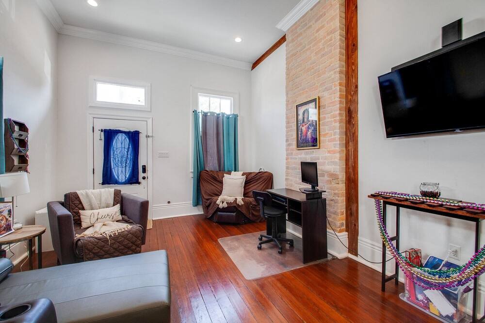 Photo of Livingroom in Esplanade Ridge