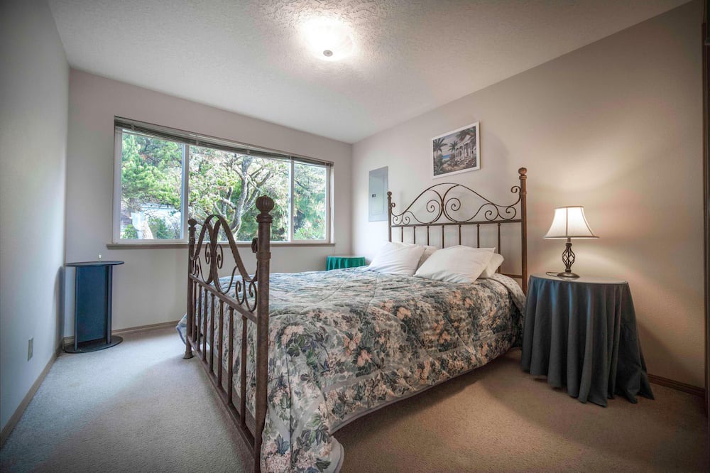 Photo of Bedroom in Oceanside