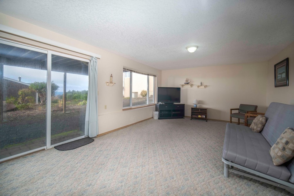 Photo of Livingroom in Oceanside