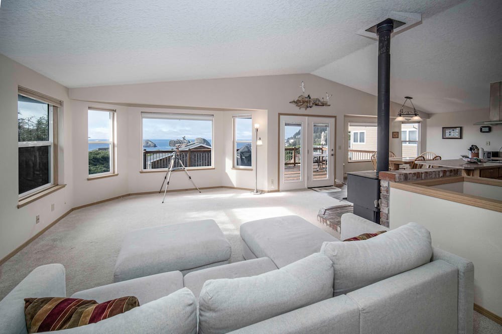 Photo of Livingroom in Oceanside