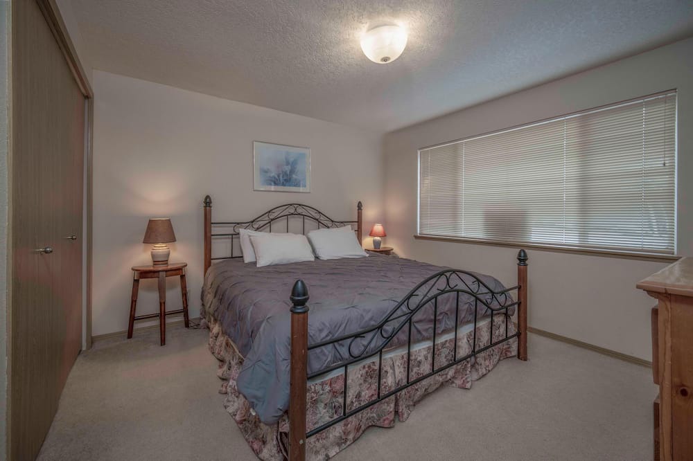 Photo of Bedroom in Oceanside