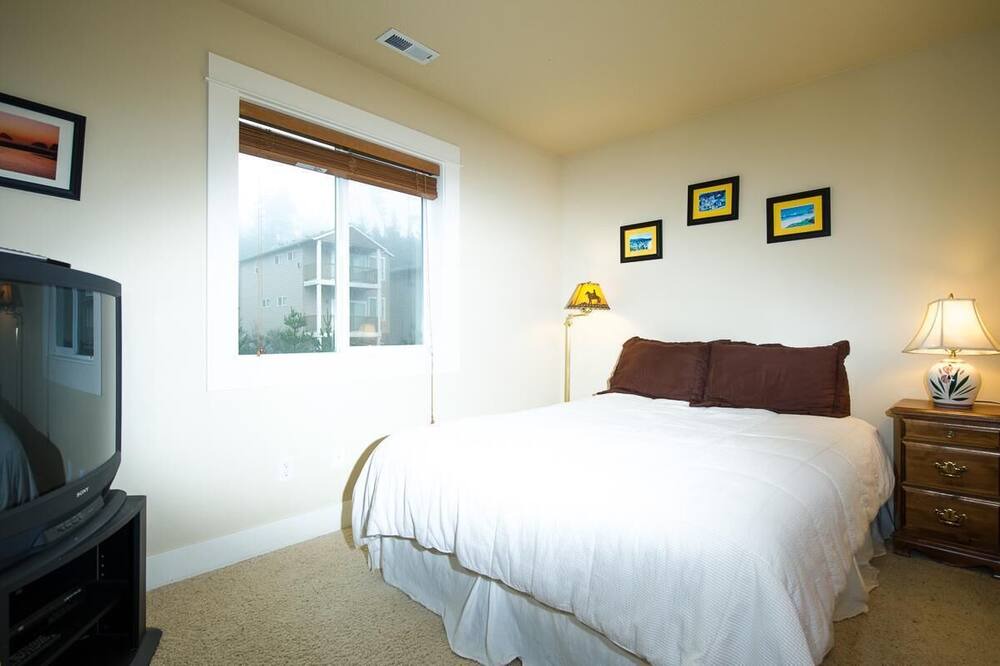 Photo of Bedroom in Oceanside