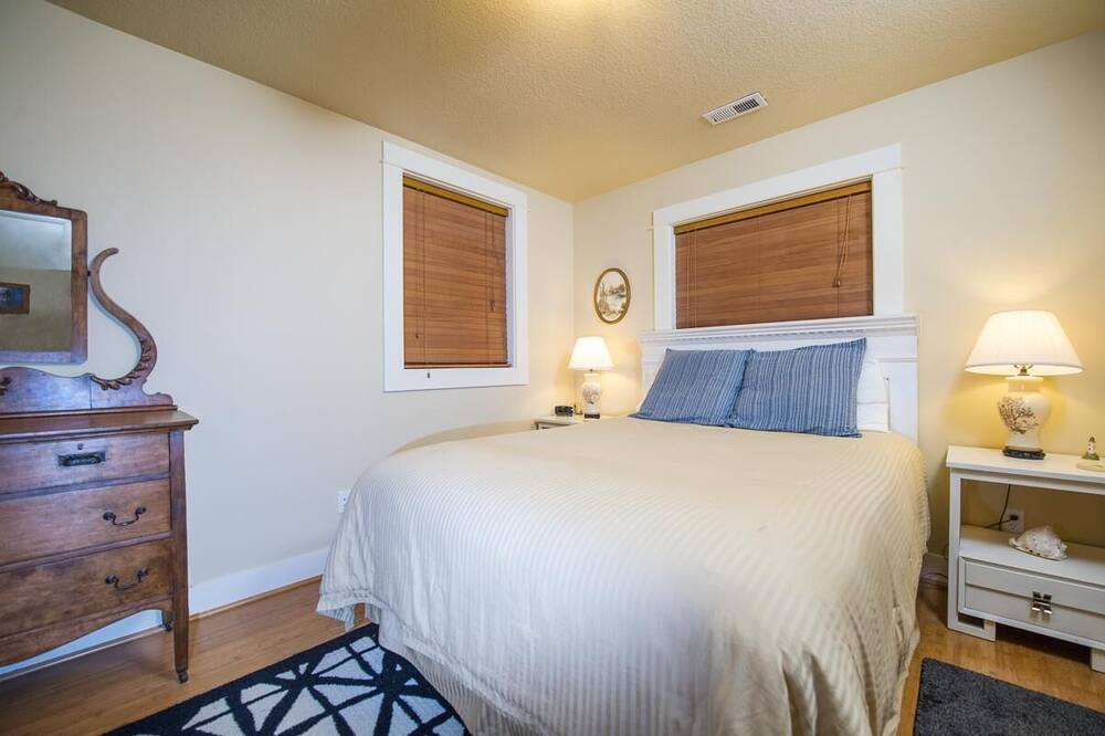 Photo of Bedroom in Oceanside