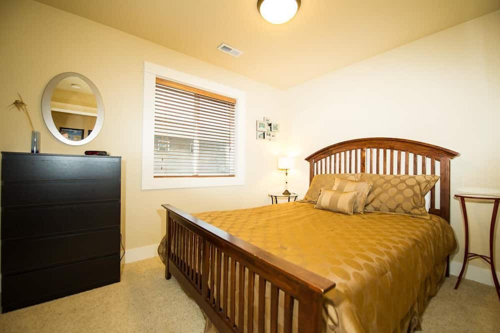 Photo of Bedroom in Oceanside