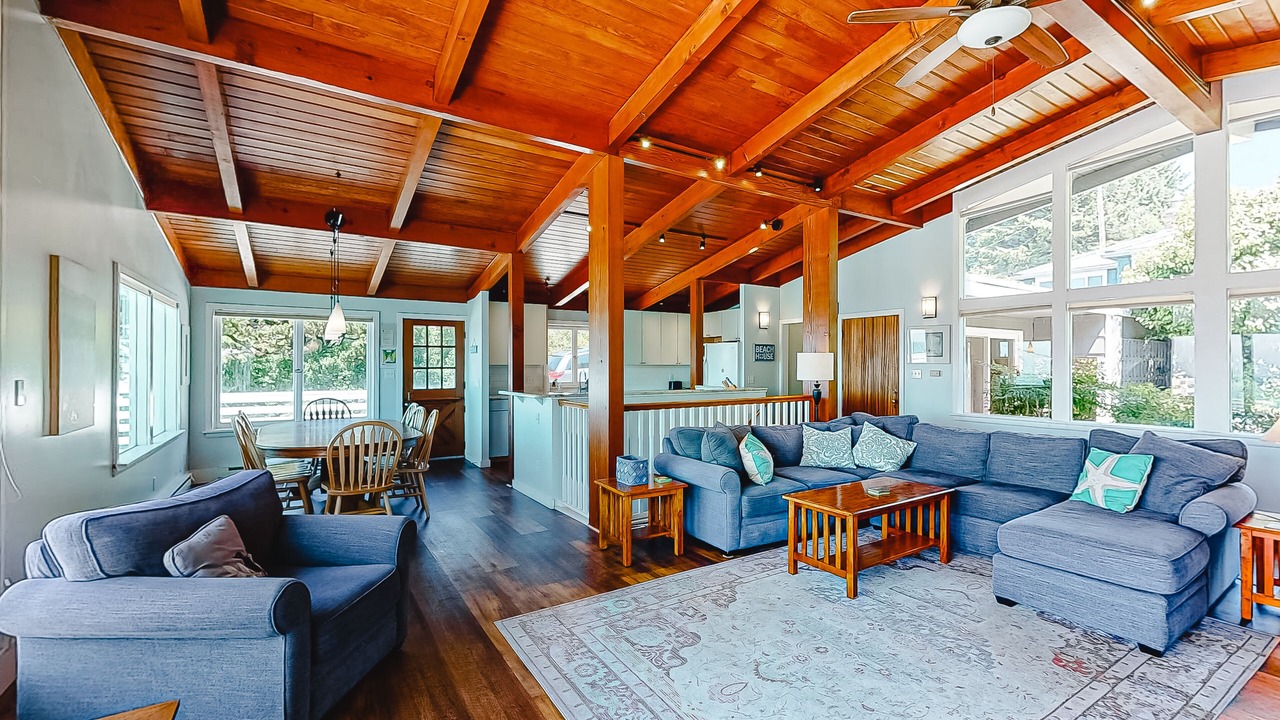 Photo of Livingroom in Neahkahnie Beach
