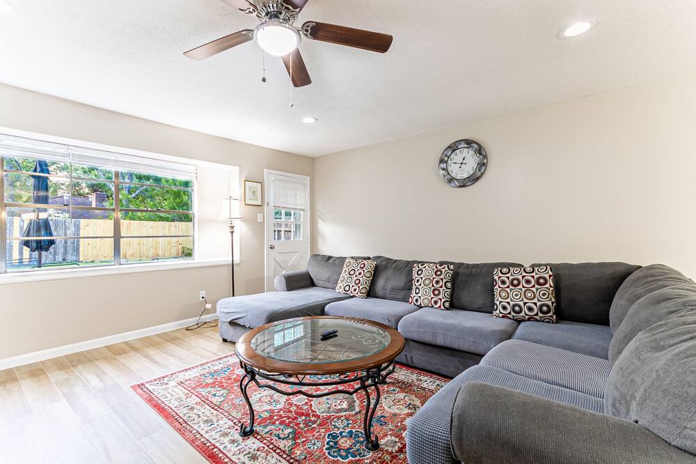 Photo of Livingroom in Nassau Bay