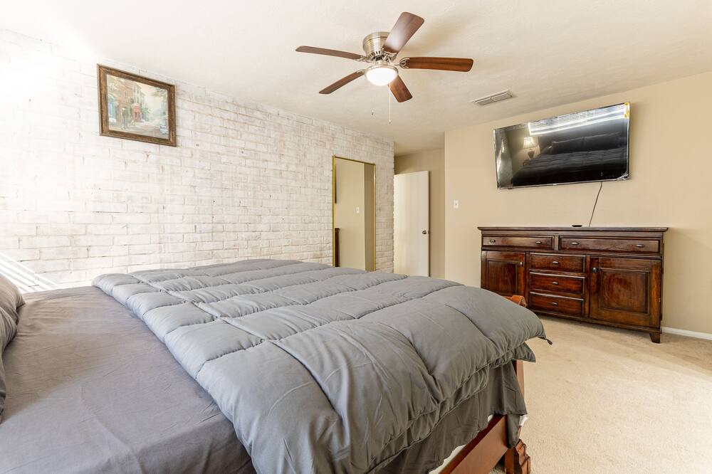 Photo of Bedroom in Nassau Bay