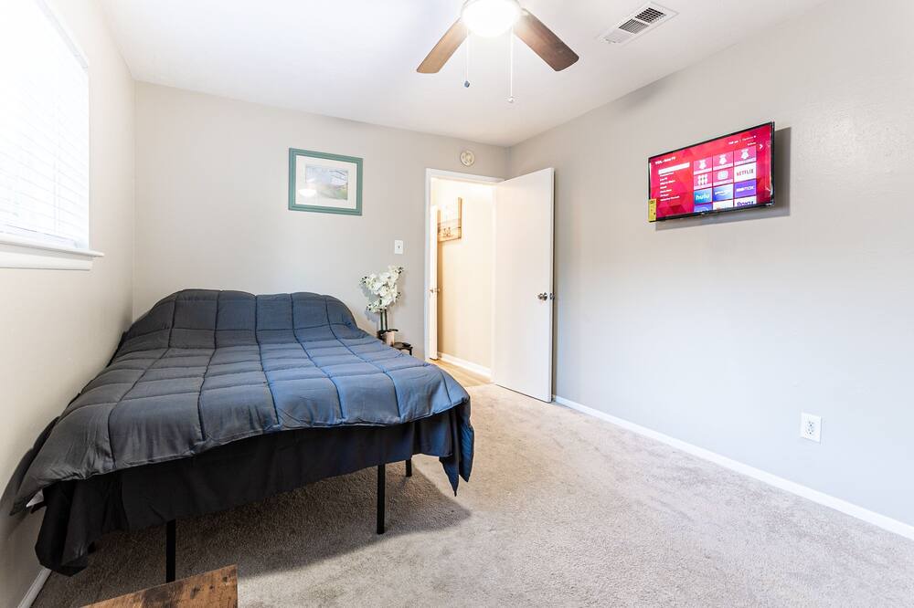 Photo of Bedroom in Nassau Bay