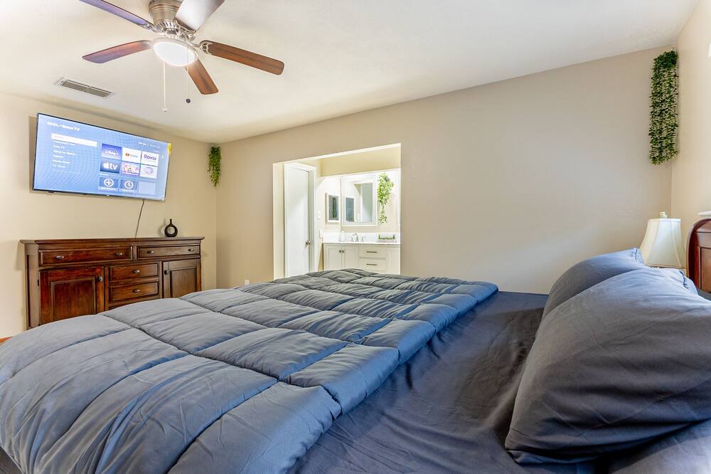 Photo of Bedroom in Nassau Bay