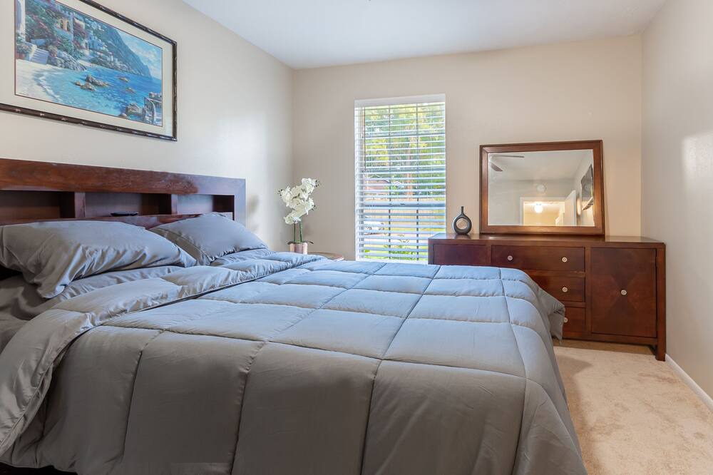 Photo of Bedroom in Nassau Bay