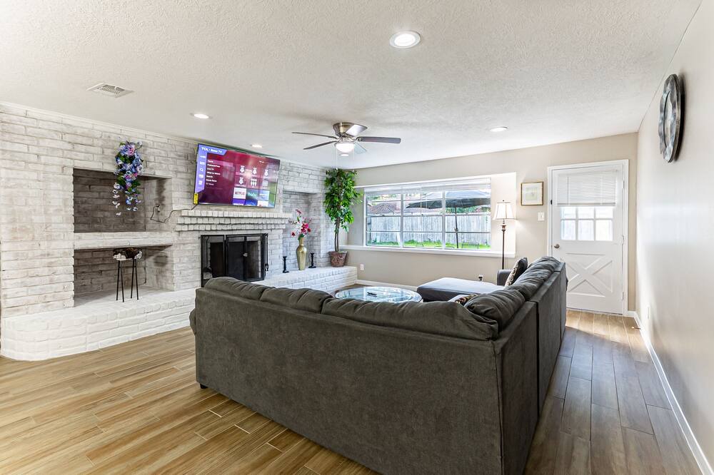 Photo of Livingroom in Nassau Bay