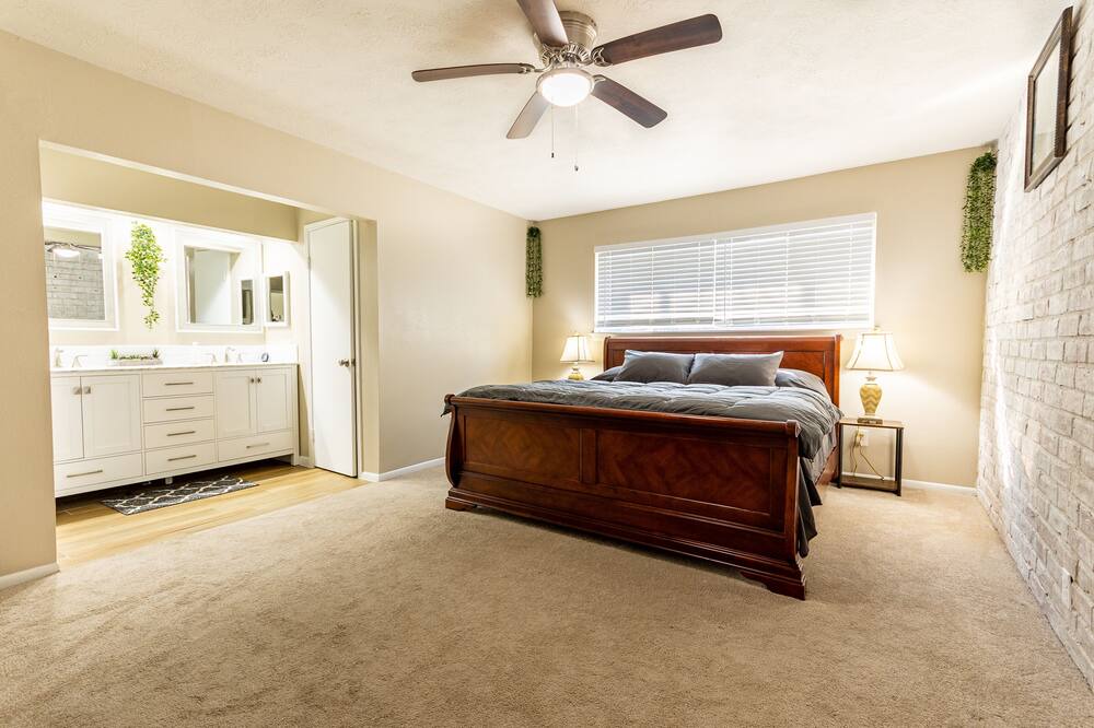 Photo of Bedroom in Nassau Bay