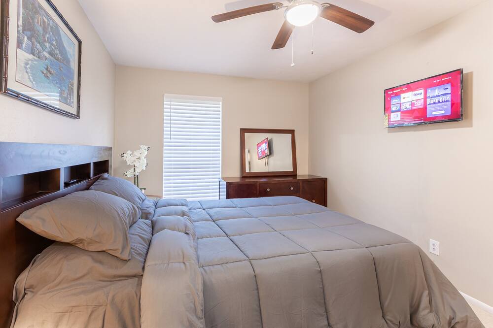 Photo of Bedroom in Nassau Bay