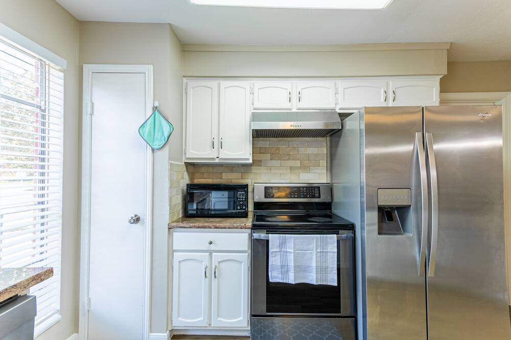 Photo of Kitchen in Nassau Bay
