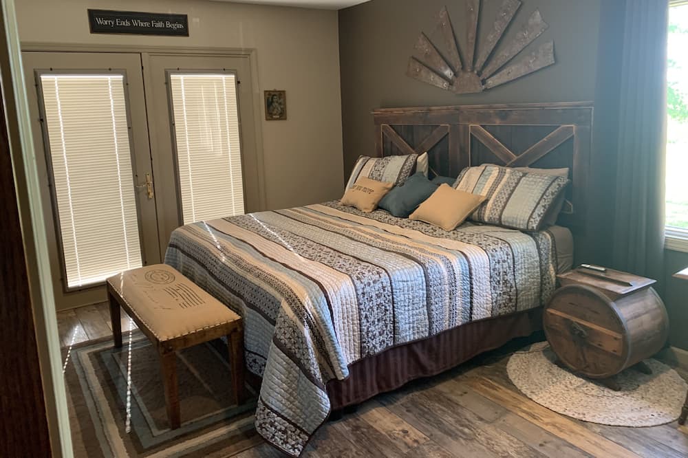 Photo of Bedroom in Lamont