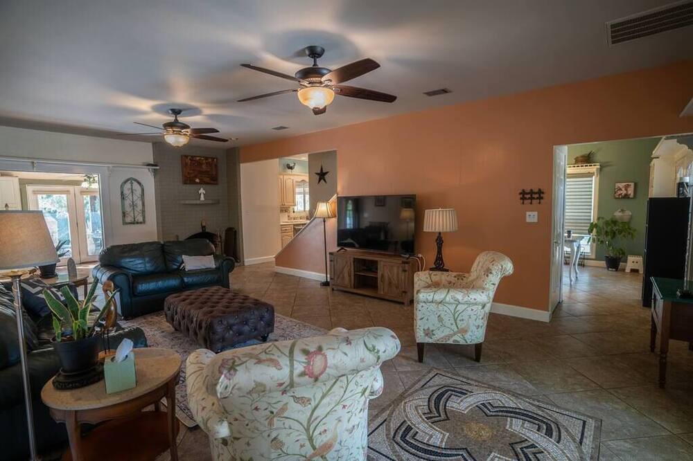 Photo of Livingroom in Taylor