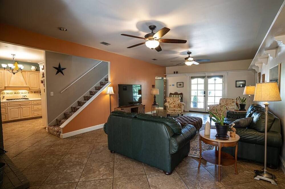 Photo of Livingroom in Taylor