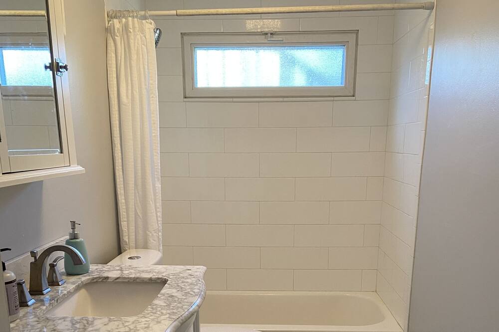Photo of Bathroom in Fifth Ward