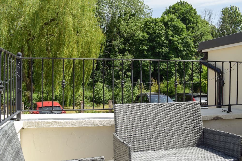 Photo of Patio Balcony in Chirk Bank