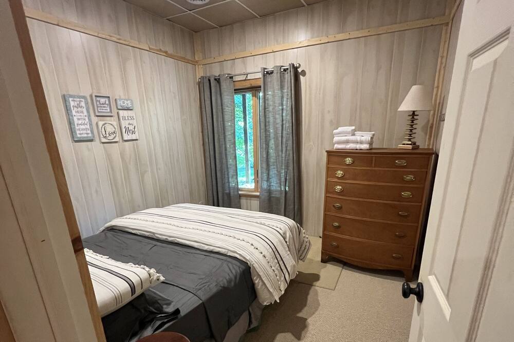 Photo of Bedroom in Perrysville