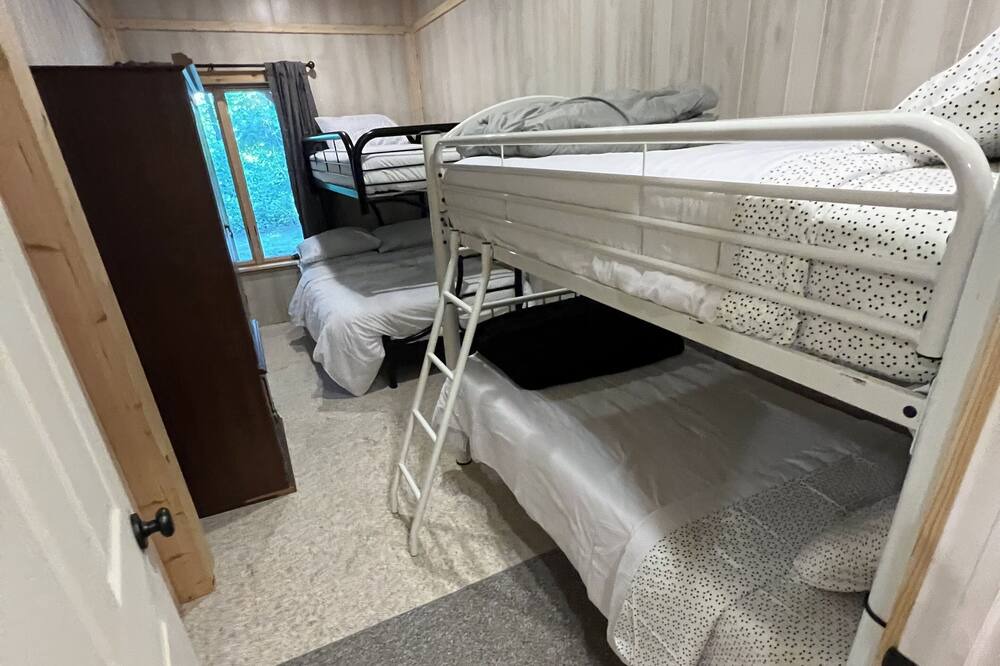 Photo of Bedroom in Perrysville