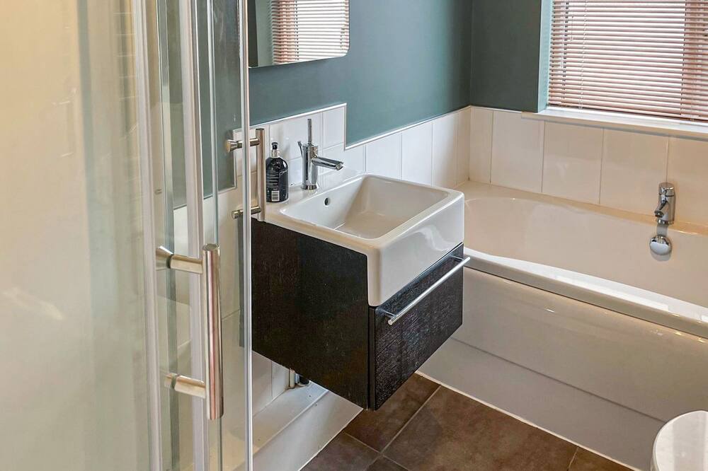 Photo of Bathroom in Longnor