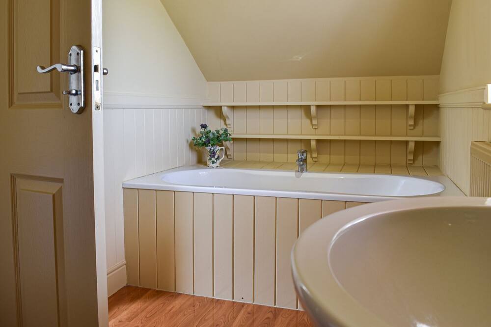 Photo of Bathroom in Longnor