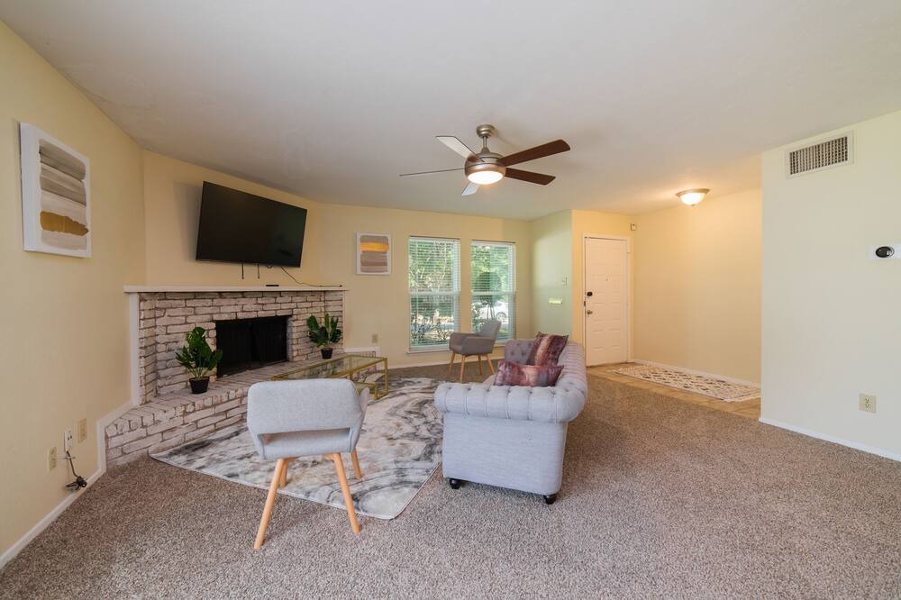 Photo of Livingroom in Lancaster