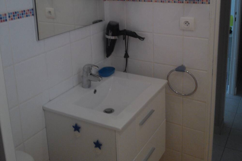 Photo of Bathroom in Saint-Rome-de-Cernon