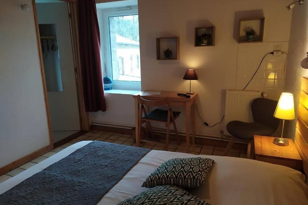 Photo of Bedroom in Borne