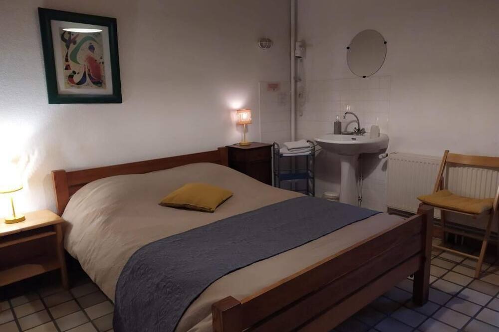 Photo of Bedroom in Borne