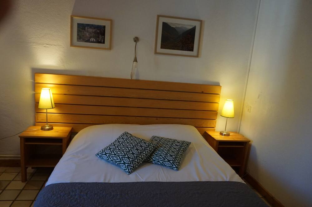 Photo of Bedroom in Borne