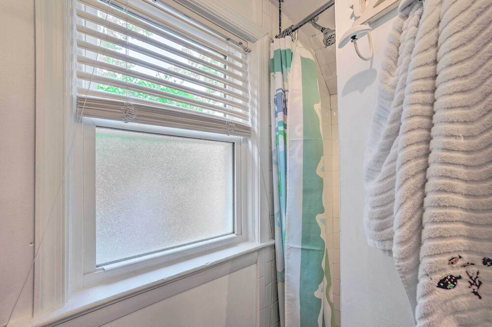 Photo of Bedroom in Lakeside