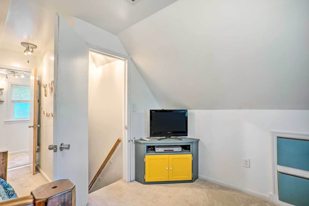 Photo of Bedroom in Lakeside