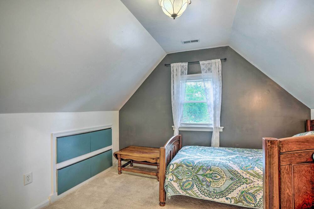 Photo of Bedroom in Lakeside