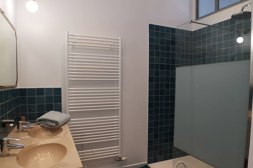 Photo of Bathroom in Cros