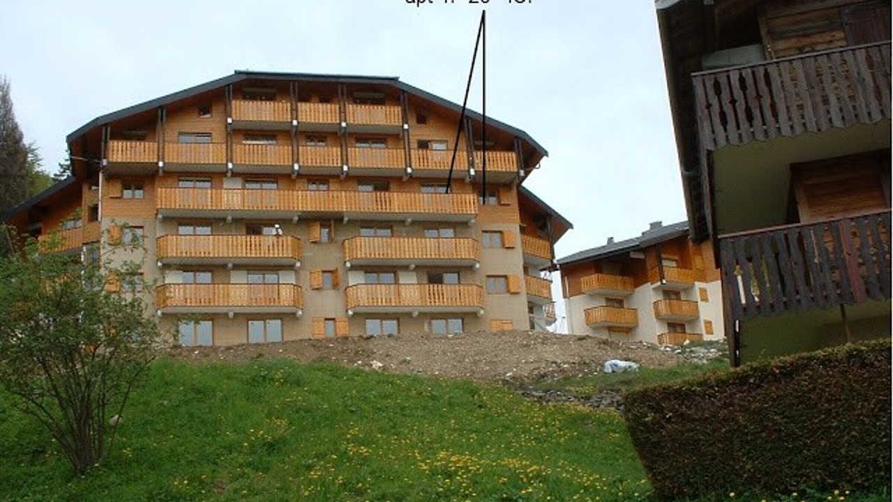 Photo of Buildings in Station de Drouzin le Mont
