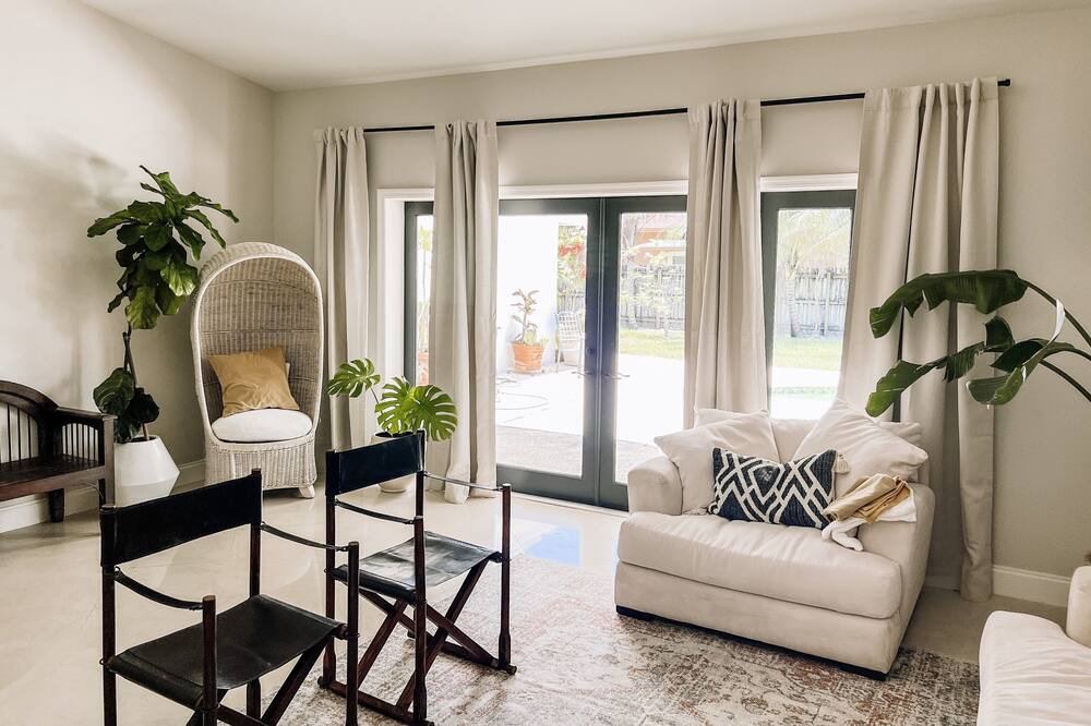 Photo of Livingroom in Palmetto Bay