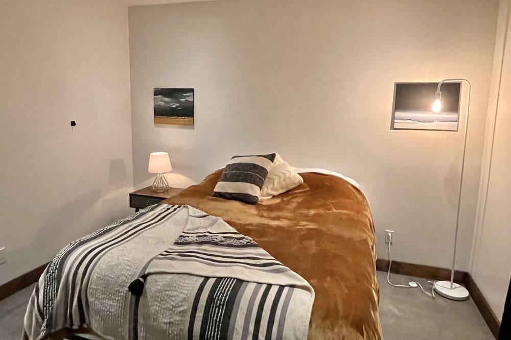 Photo of Bedroom in Sainte-Marguerite-du-Lac-Masson