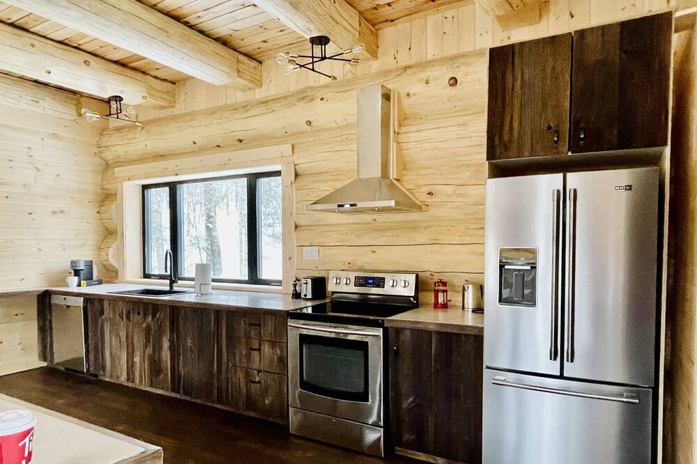 Photo of Kitchen in Sainte-Marguerite-du-Lac-Masson