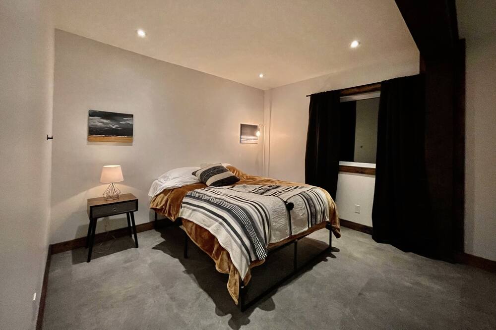Photo of Bedroom in Sainte-Marguerite-du-Lac-Masson