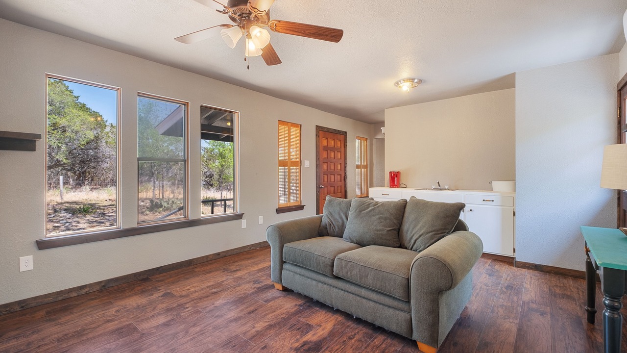 Photo of Livingroom in Hondo