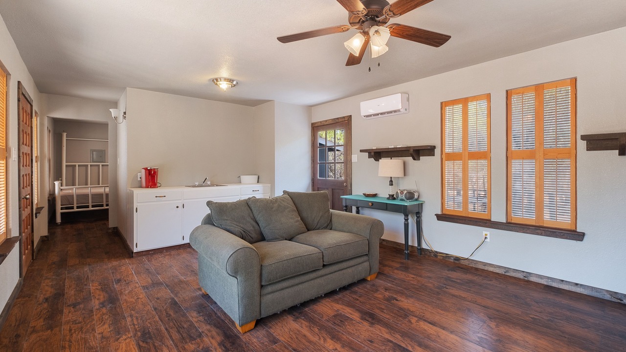 Photo of Livingroom in Hondo