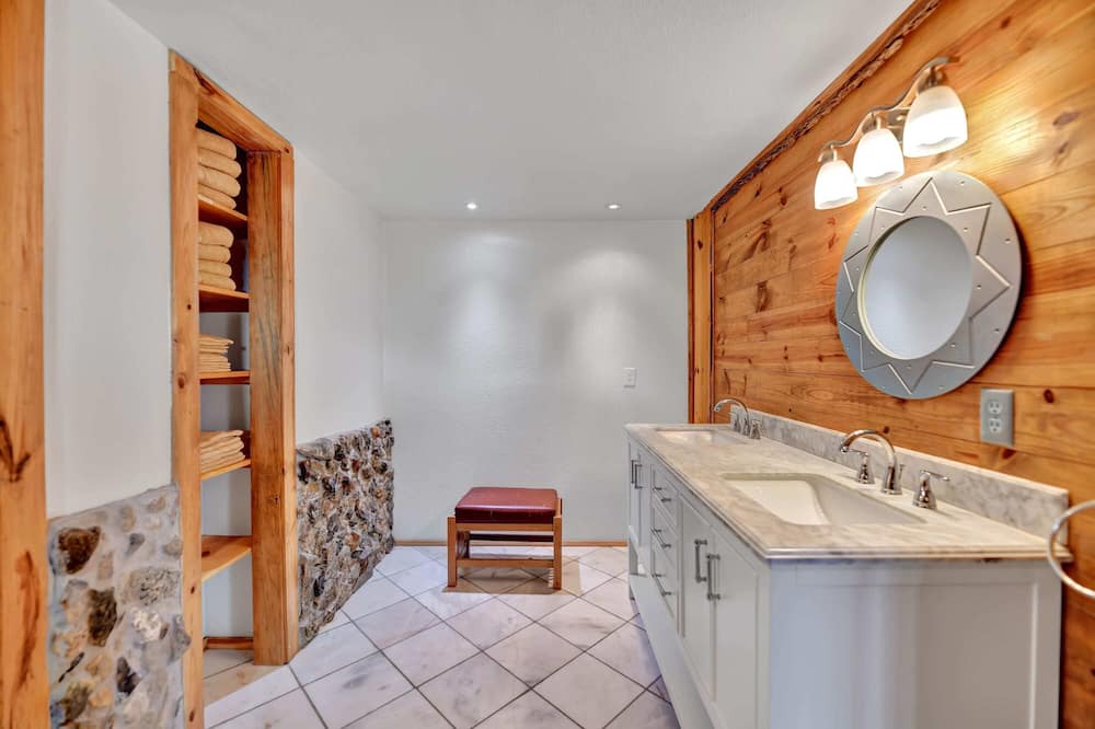 Photo of Bathroom in Burnet