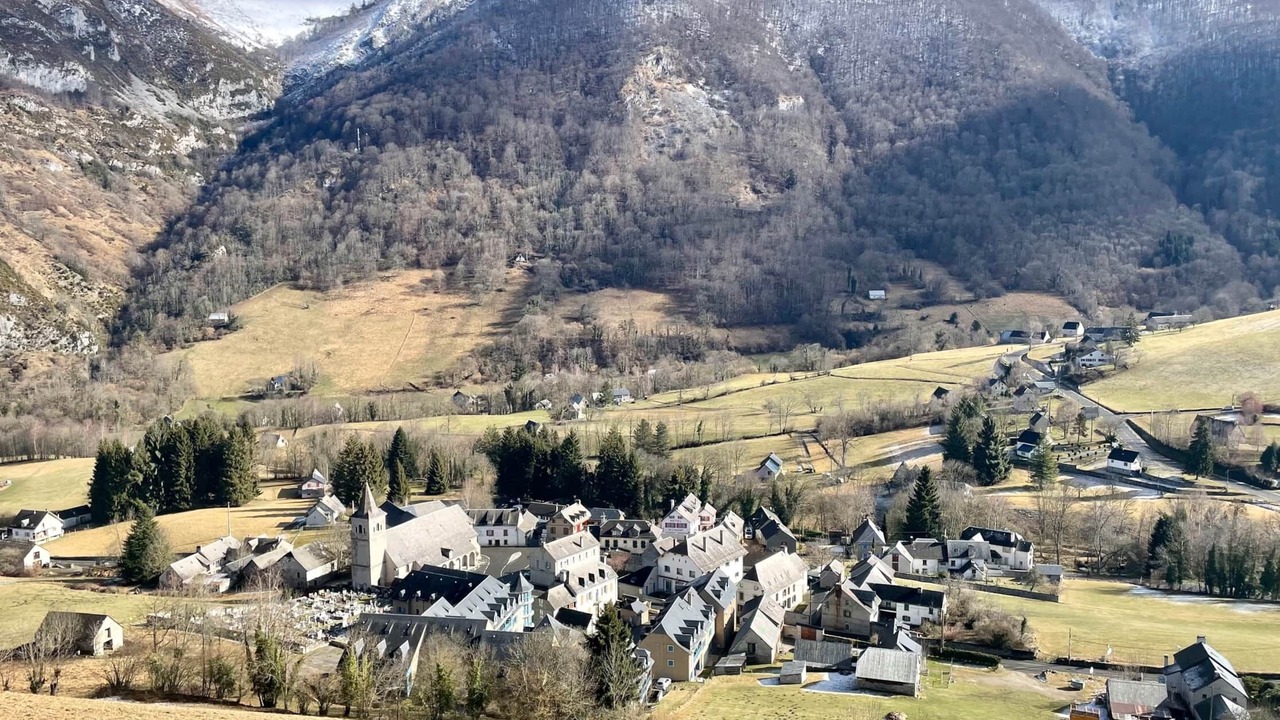 Photo of Outdoor in Campan