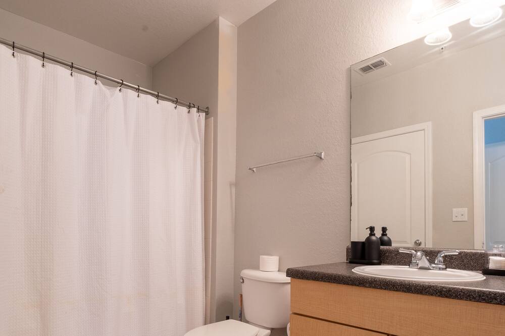 Photo of Bathroom in Florida Center North