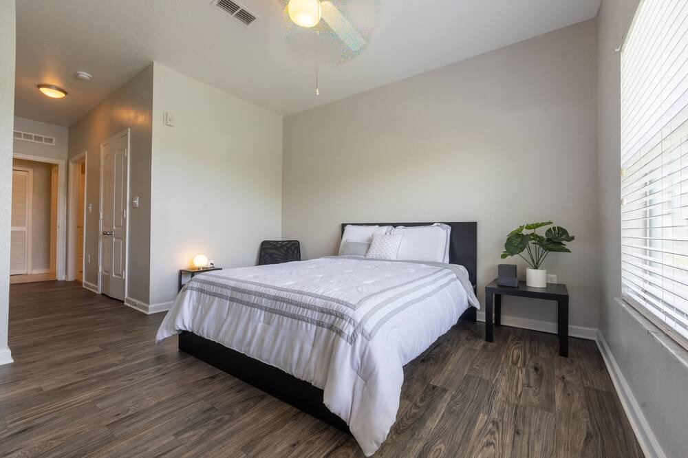 Photo of Bedroom in Florida Center North