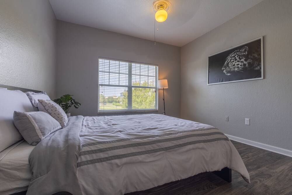 Photo of Bedroom in Florida Center North