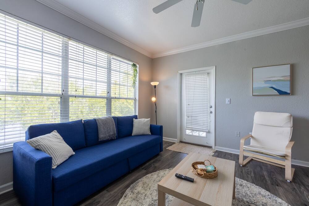 Photo of Livingroom in Florida Center North