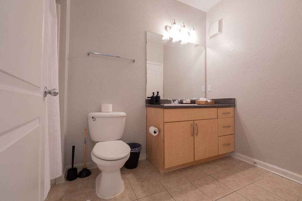 Photo of Bathroom in Florida Center North